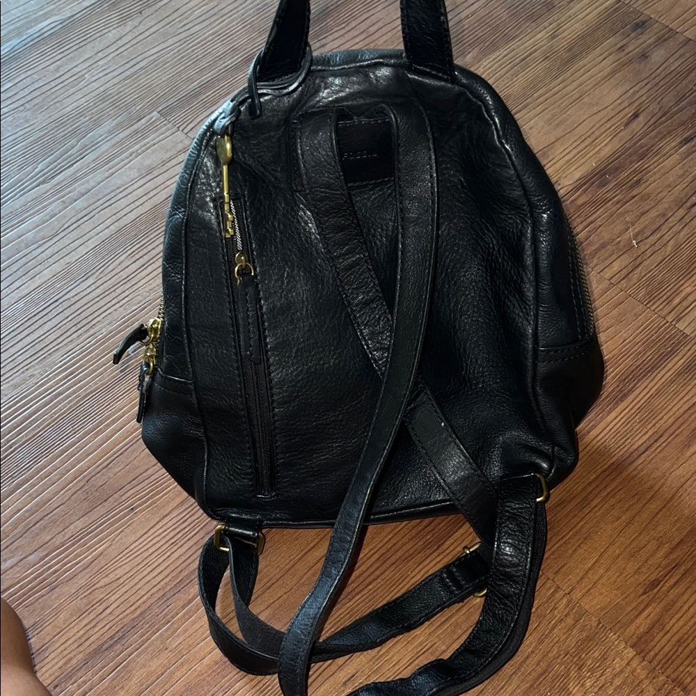 Fossil Black Backpack Sleek Versatile Design - image 2